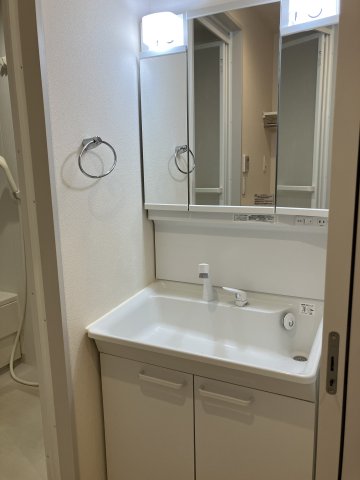 洗面設備　同物件別部屋（301）の参考写真となります