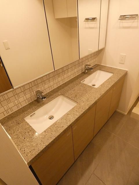 洗面設備　コンパクトで使いやすい洗面所