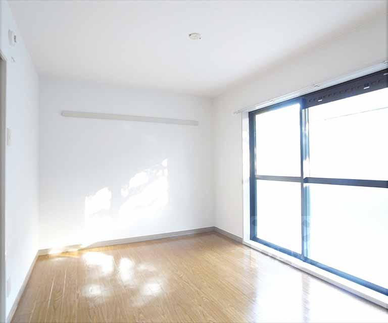 居室・リビング　１０６号室写真使用。