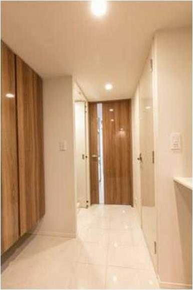 玄関　同タイプ別部屋参考写真です♪