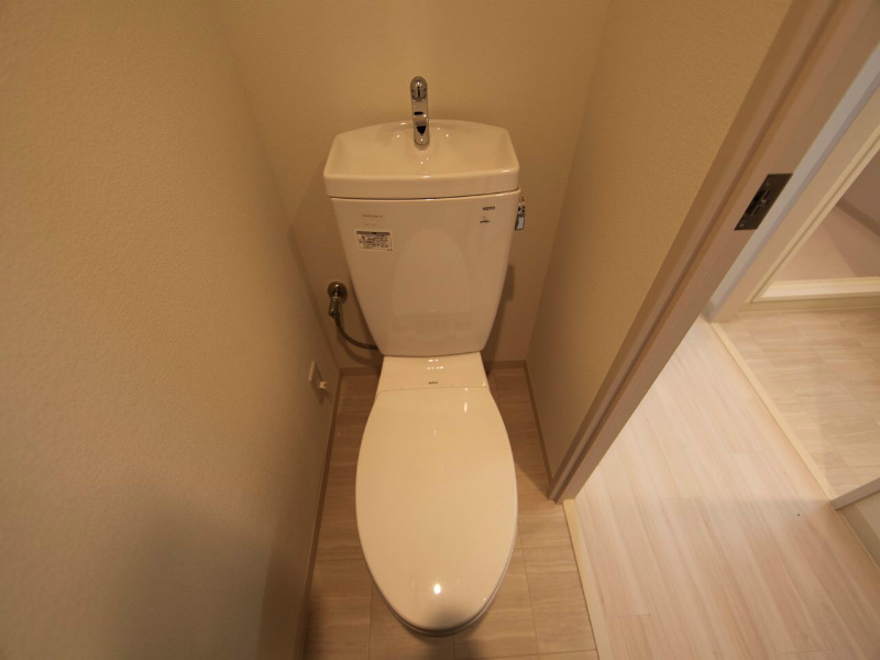 トイレ　トイレ　温水洗浄便座取り付け可