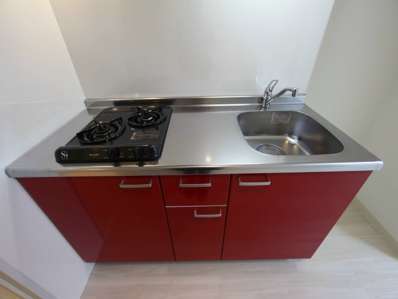 キッチン　システムキッチン（ガス2口）冷蔵庫・レンジ等ご用意できます