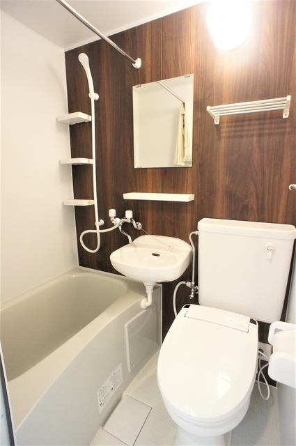 バス・シャワールーム　お掃除しやすい！洗面台付き３点ユニットです☆