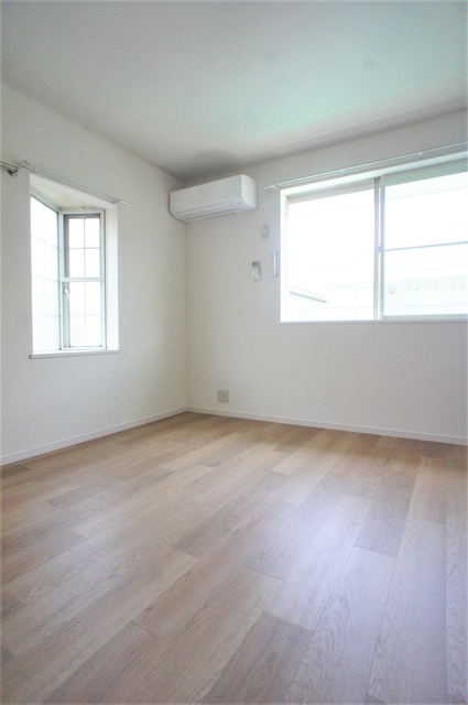 居室・リビング　２面採光なので、明るく風通しのよいお部屋です♪