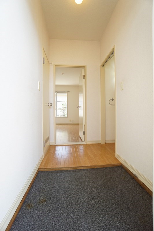 玄関　スッキリとした玄関　ＴＶモニターホンを新設しました