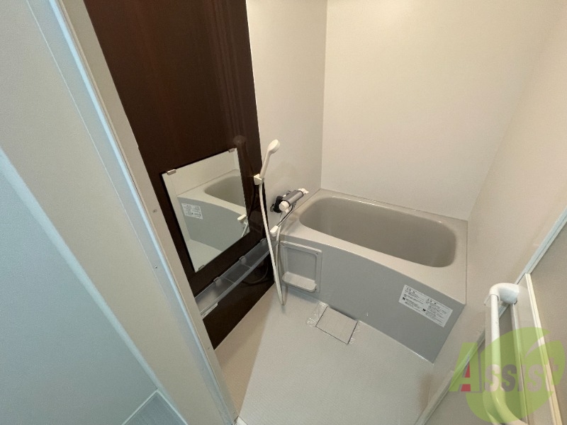 バス・シャワールーム　清潔感のある浴室ですね。機能性も使い勝手も良さそうです。