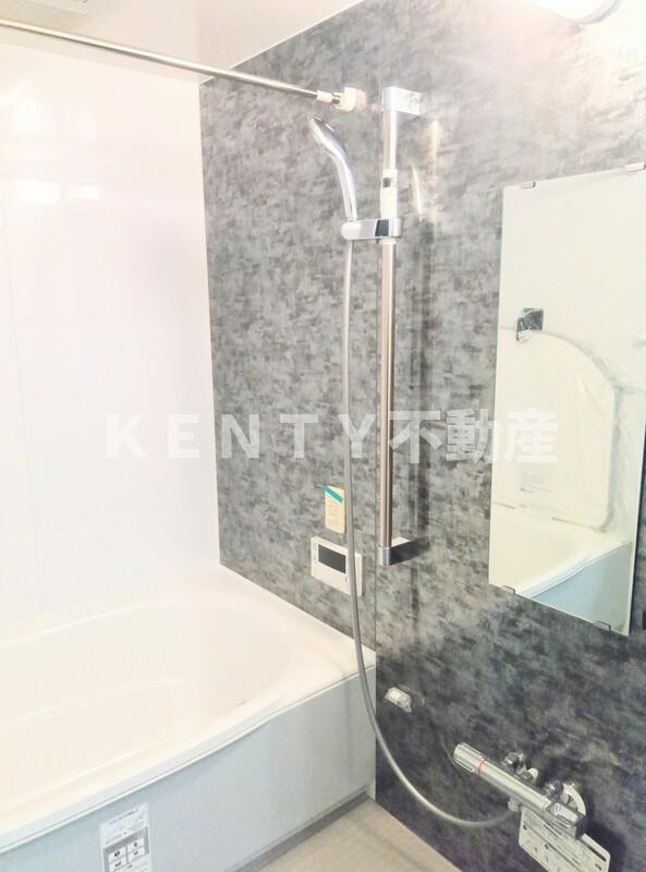 バス・シャワールーム　コンパクトで使いやすいお風呂です