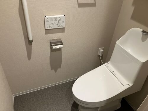 トイレ　温水洗浄便座