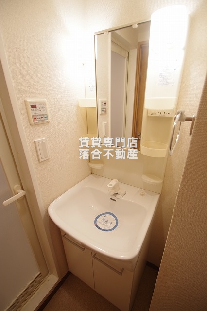 洗面設備　独立洗面化粧台付き