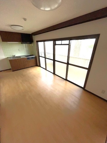 居室・リビング　※他号室の写真です。