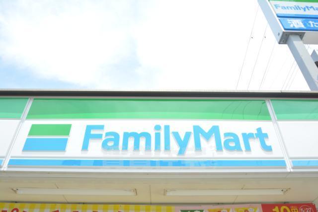 コンビニ　ファミリーマート　岸里東二丁目（コンビニ）まで365m