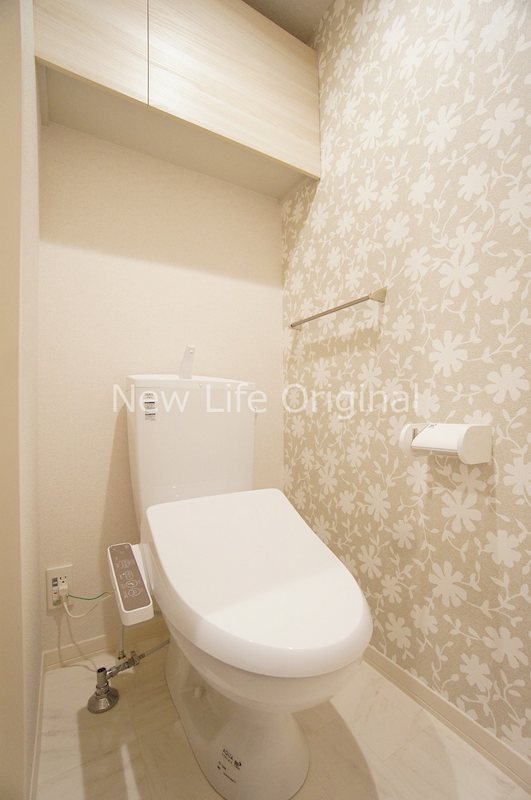 トイレ　温水洗浄機能付きです♪