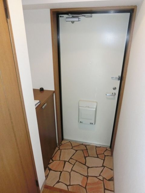 玄関　※別号室参考写真です