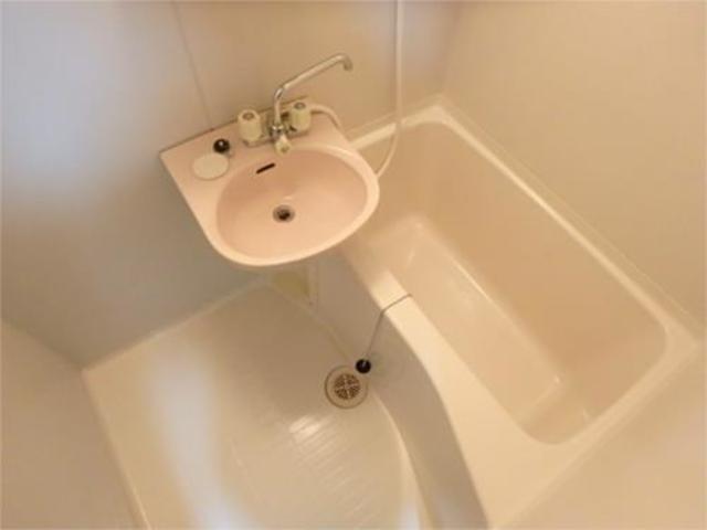 バス・シャワールーム　もちろんバス、トイレ別タイプ