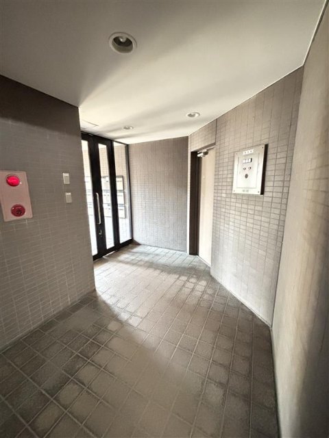 その他　オートロック付き