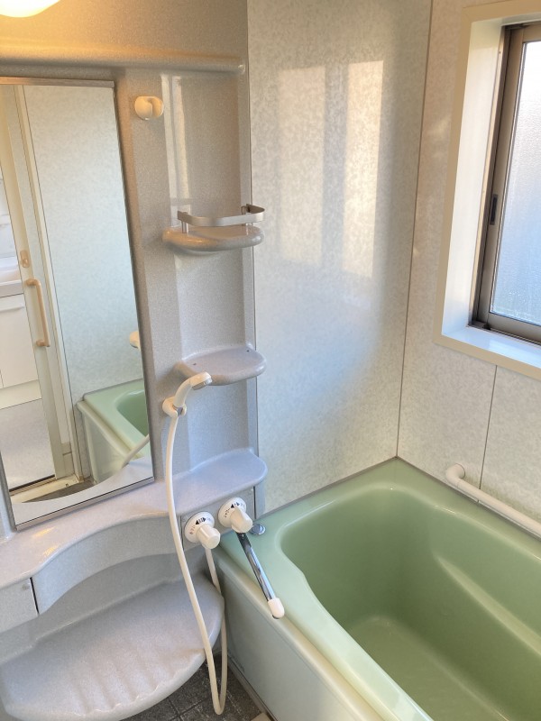 バス・シャワールーム　落ち着いた空間のお風呂です