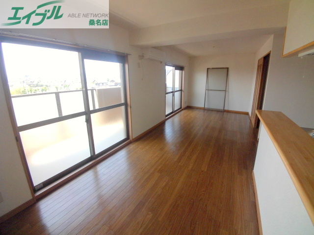 居室・リビング　同タイプの部屋写真です。