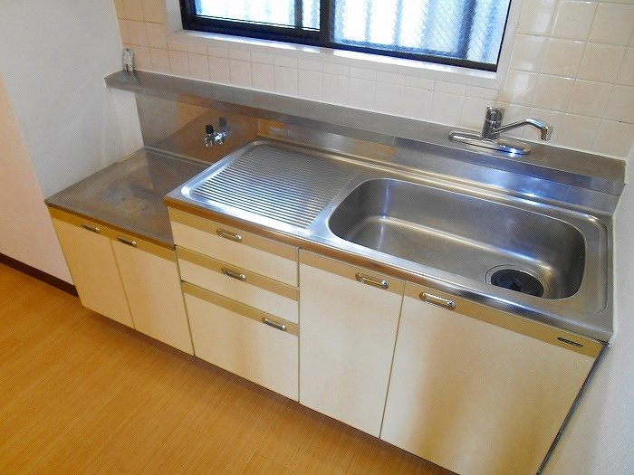 キッチン　同物件別部屋参考写真です