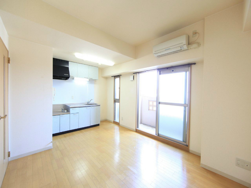 居室・リビング　ＬＤＫ11.4帖　エアコン完備　バルコニー