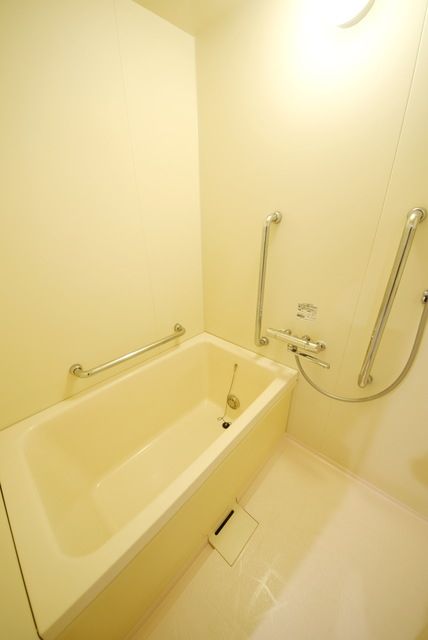 バス・シャワールーム　★人気のバストイレ別のお部屋です★