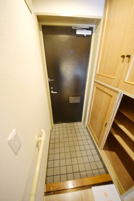 玄関　★下駄箱が大きいので靴が多くても安心です★