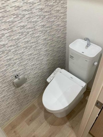 トイレ　温水洗浄便座機能付き♪