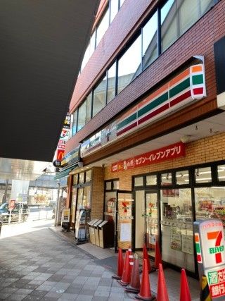 コンビニ　セブンイレブン荒川西日暮里5丁目店（コンビニ）まで330m