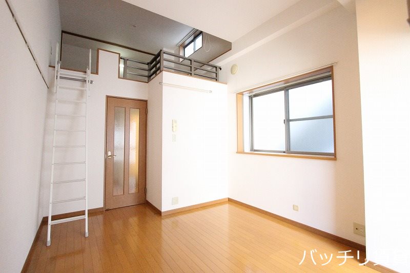 居室・リビング　同型タイプの為、現状を優先いたします。