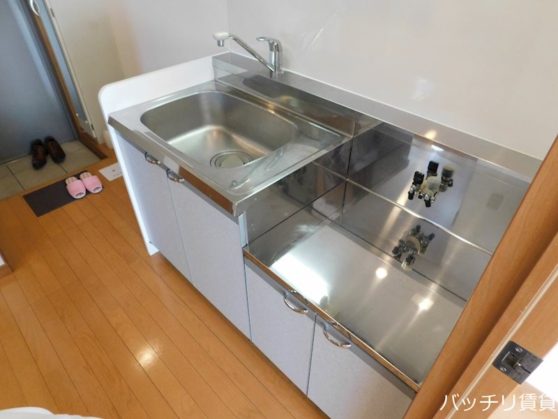 キッチン　同型タイプの為、現状を優先いたします。