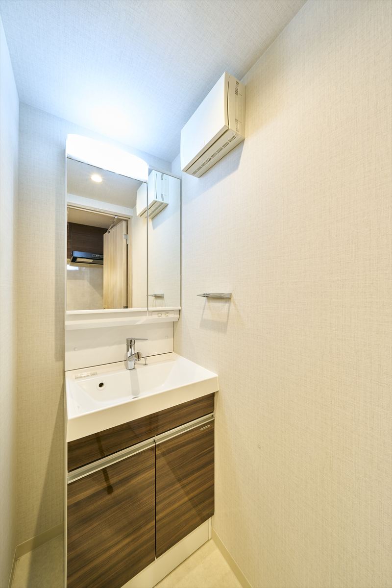 洗面設備　スペースが確保できる洗面所です