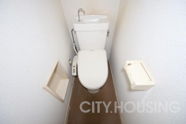 トイレ　※同タイプ部屋の写真です。