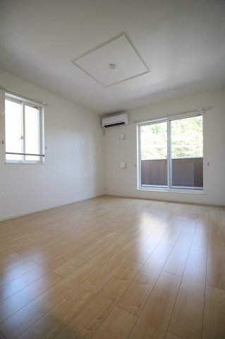 居室・リビング　こちらの居間で趣味の時間をお楽しみください