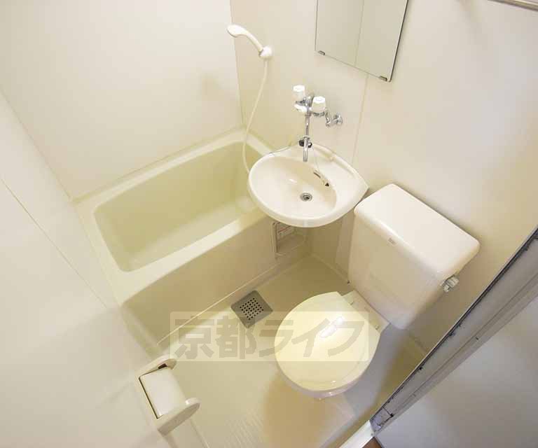 バス・シャワールーム　ユニットバスは掃除が簡単です。