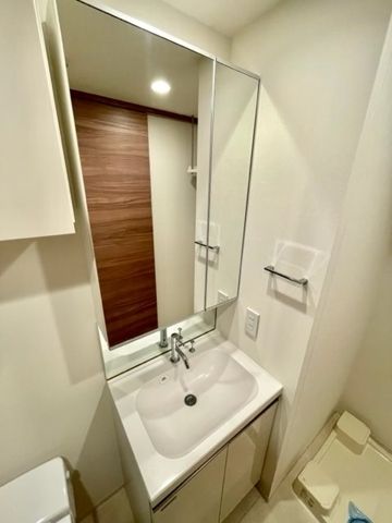 洗面設備　独立洗面化粧台が付いています♪