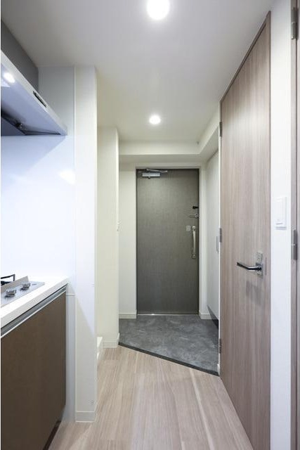 玄関　同物件別部屋写真