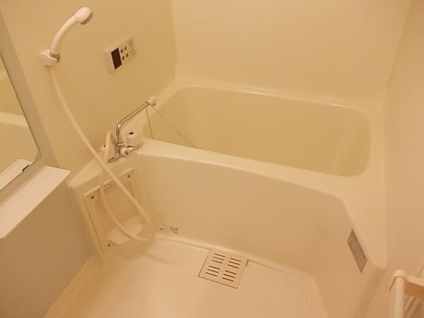 バス・シャワールーム　追い焚き機能付きバス！