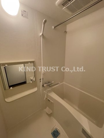 バス・シャワールーム　落ち着いた空間のお風呂です