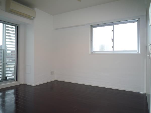 トイレ　落ち着いた色調のトイレです