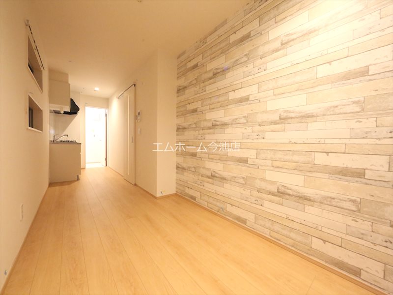 居室・リビング　洋室8.6帖　エアコン付　ウォークインクローゼット付