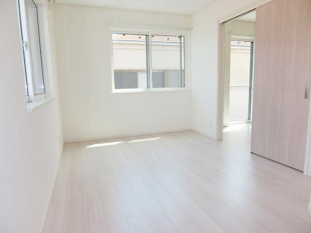 居室・リビング　２面採光の居室