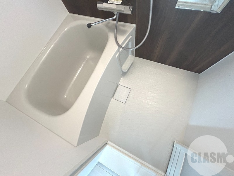 バス・シャワールーム　キレイにリフォームされています♪