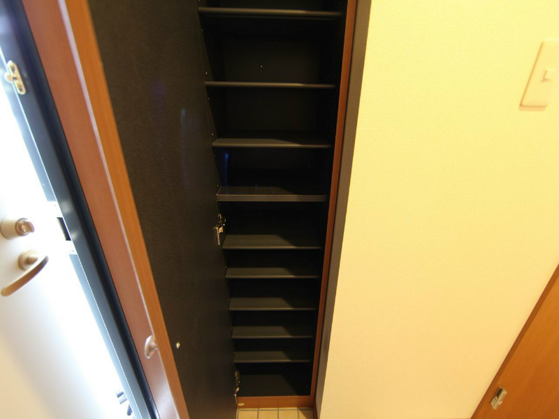 玄関　玄関　シューズボックス付（収納充実してます）