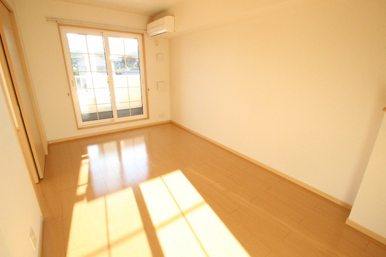 居室・リビング　他部屋の写真を使用しております。