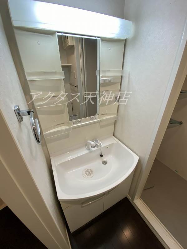 洗面設備　独立洗面所にシャンプードレッサー♪