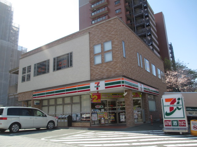 コンビニ　セブンイレブン横浜能見台東店（コンビニ）まで240m