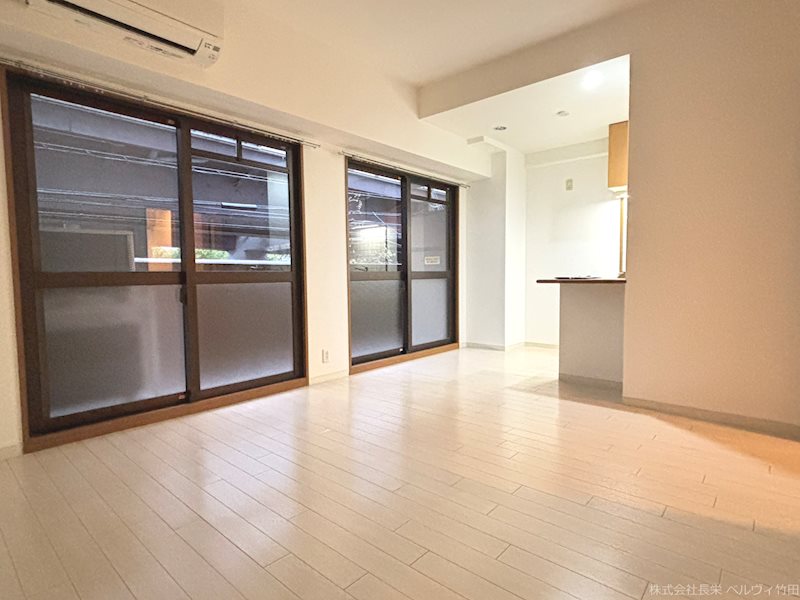 居室・リビング　※別部屋の写真となります。