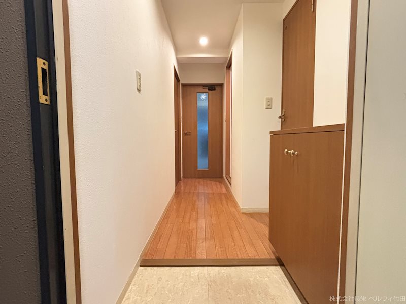 玄関　※別部屋の写真となります。