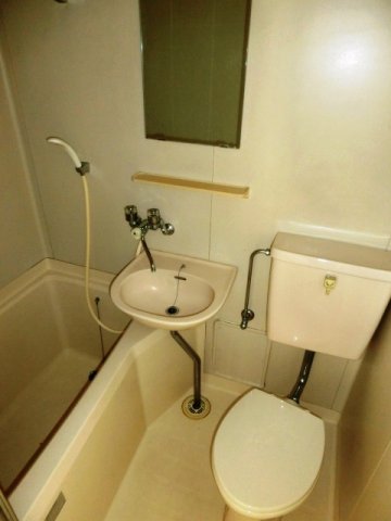 バス・シャワールーム　清潔感のあるバスルーム。