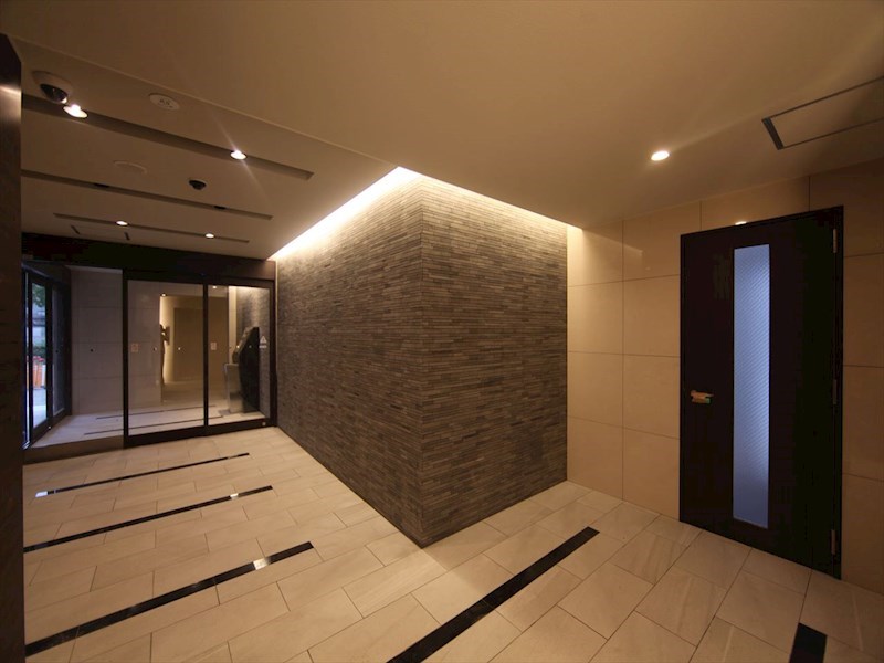 エントランス　エントランス　防犯カメラ付　オートロック　宅配ＢＯＸ