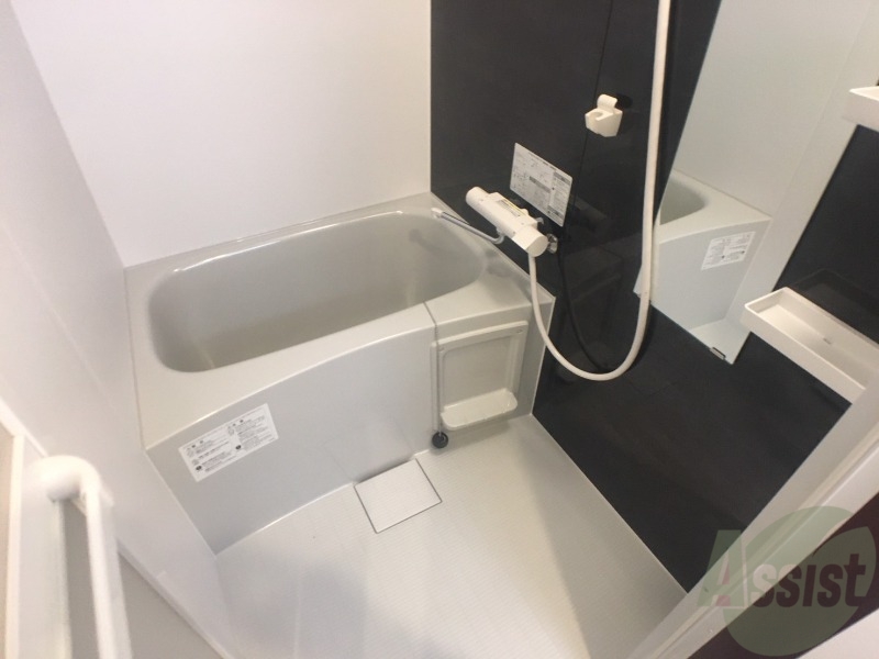 バス・シャワールーム　お風呂になります。一日の疲れを癒してくださいね。